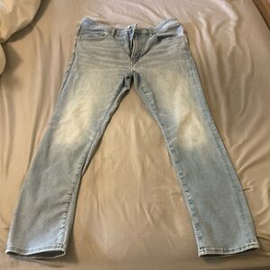 American Eagle Slim faded jeans 34x32. Gently used. Good condition.